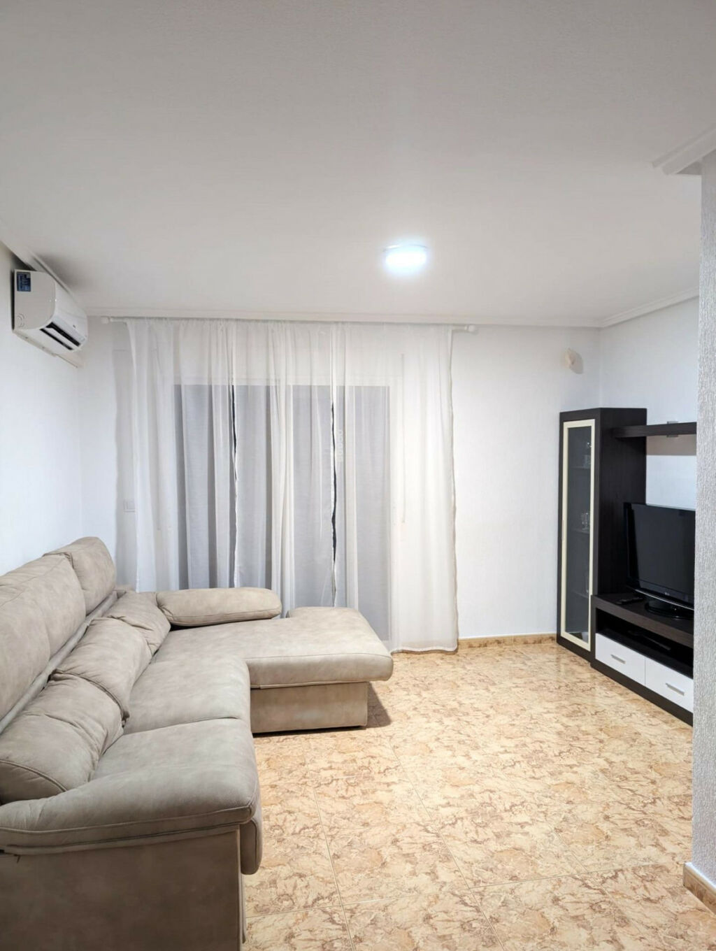 Middle Floor Apartment Torrevieja Alicante - image 2
