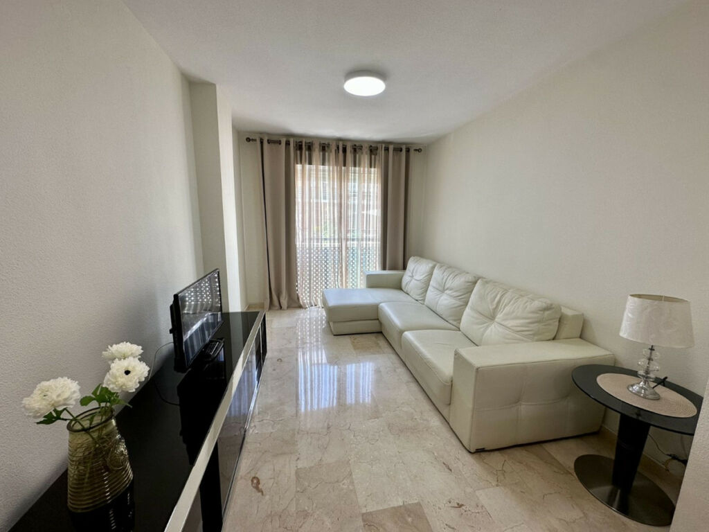 Middle Floor Apartment Estepona Málaga - image 2