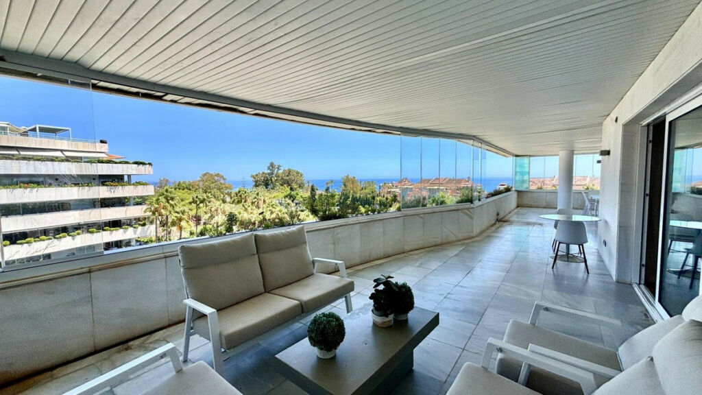 Middle Floor Apartment Marbella Málaga - image 2