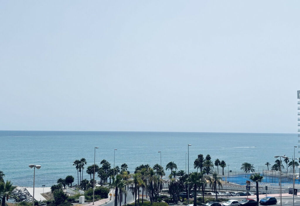 Middle Floor Apartment Benalmadena Málaga - image 2