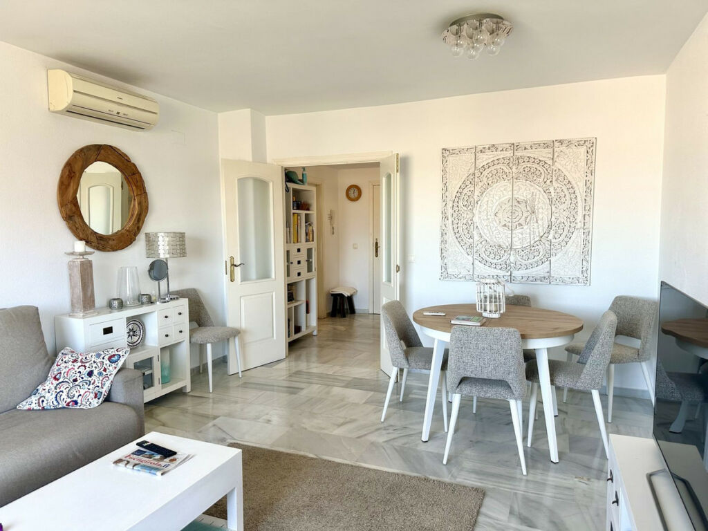 Middle Floor Apartment Los Boliches Málaga - image 2