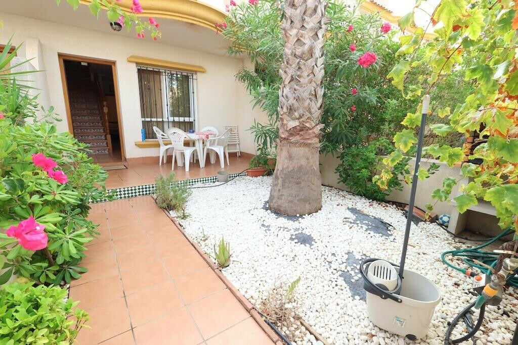 Detached Villa Cabo Roig Alicante - image 2