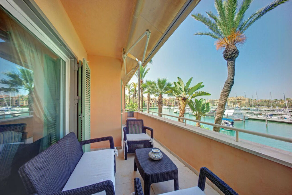 Middle Floor Apartment Sotogrande Marina Cádiz - image 2