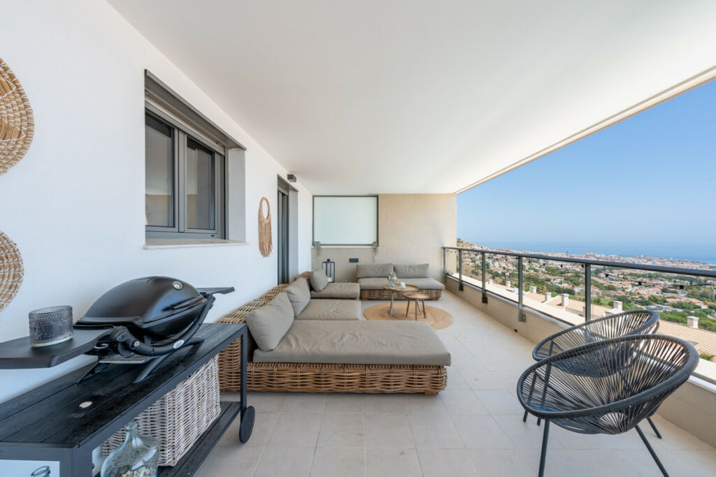 Middle Floor Apartment Benalmadena Málaga - image 2