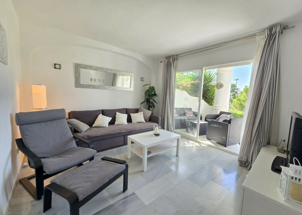 Ground Floor Apartment Calahonda Málaga - image 2