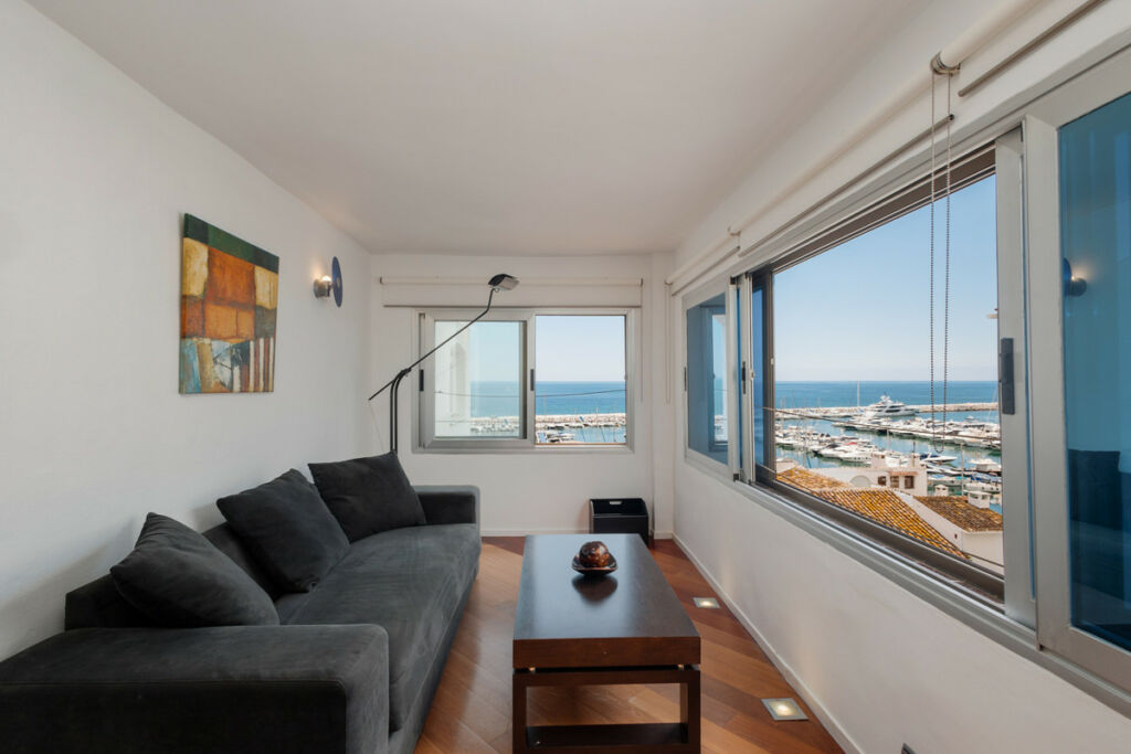 Penthouse Puerto Banús Málaga - image 2