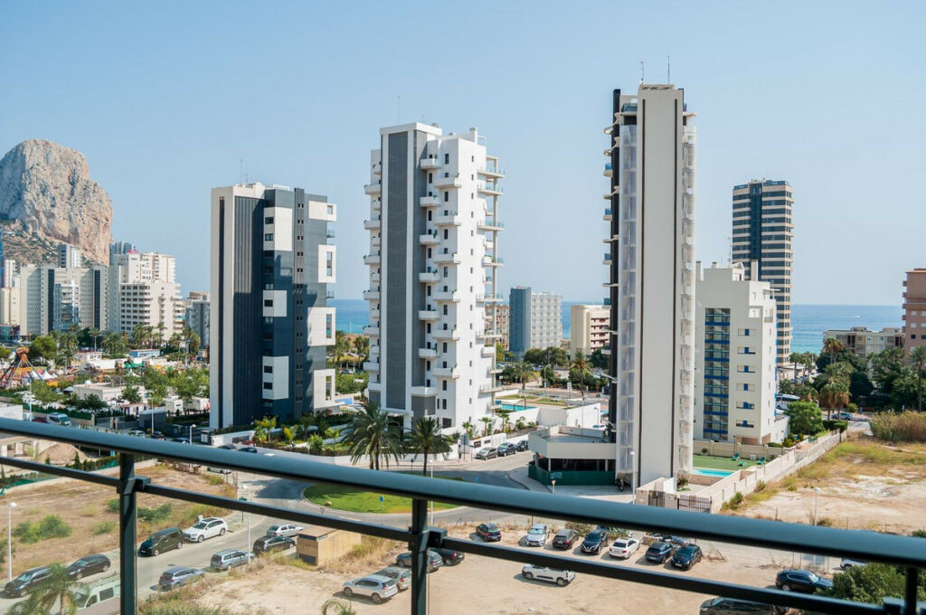 Middle Floor Apartment Calpe Alicante - image 2