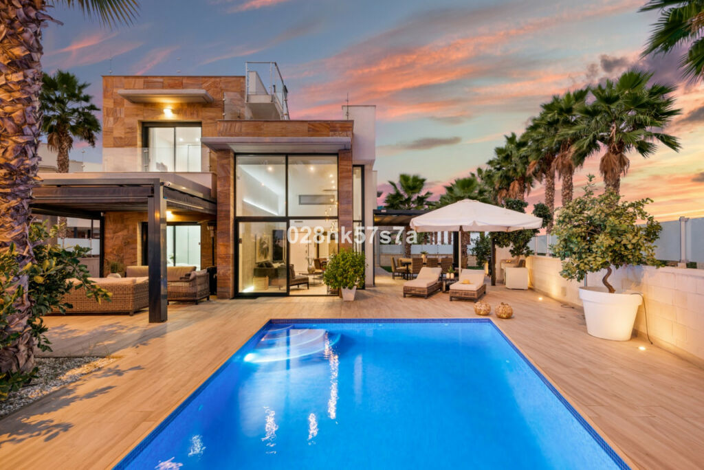 Detached Villa Lomas de Cabo Roig Alicante - image 2