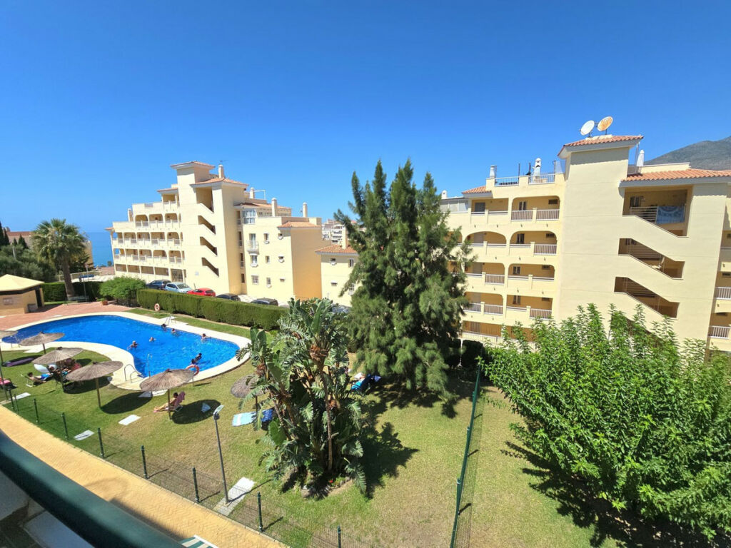Middle Floor Apartment Benalmadena Costa Málaga - image 2