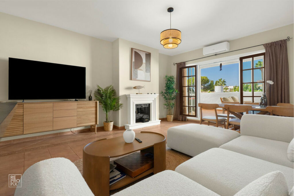 Middle Floor Apartment Puerto Banús Málaga - image 2