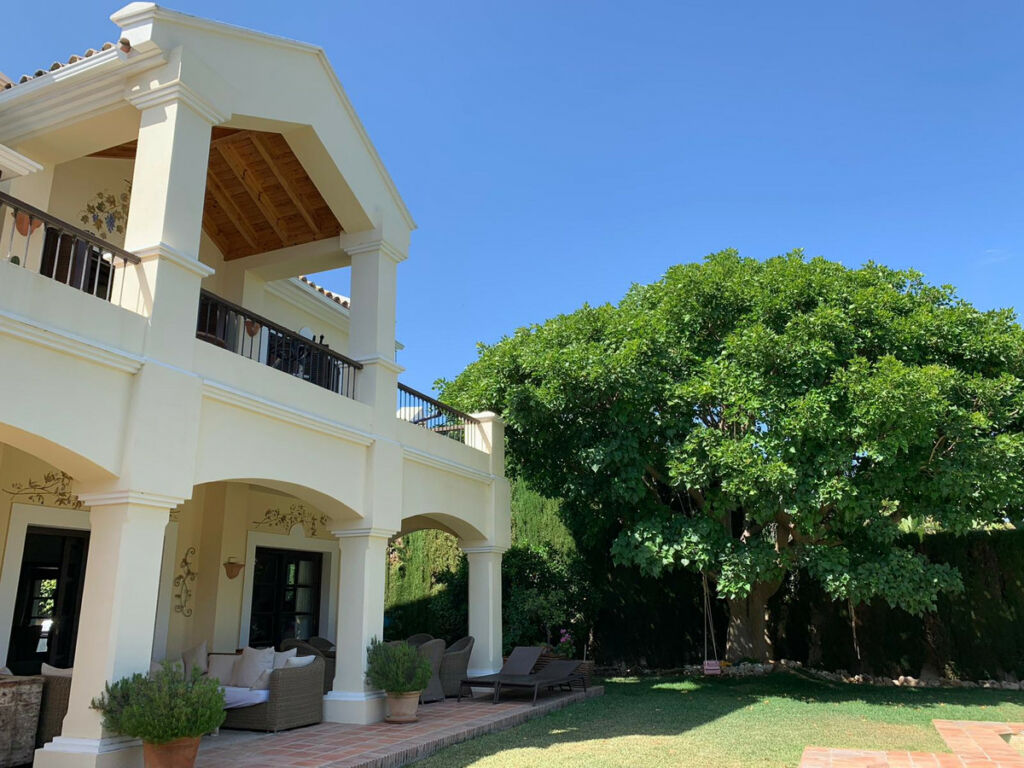 Detached Villa Sierra Blanca Málaga - image 2
