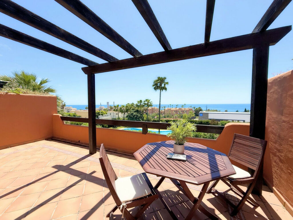 Middle Floor Apartment Estepona Málaga - image 2
