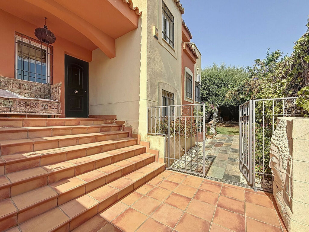 Detached Villa Torre del Mar Málaga - image 2