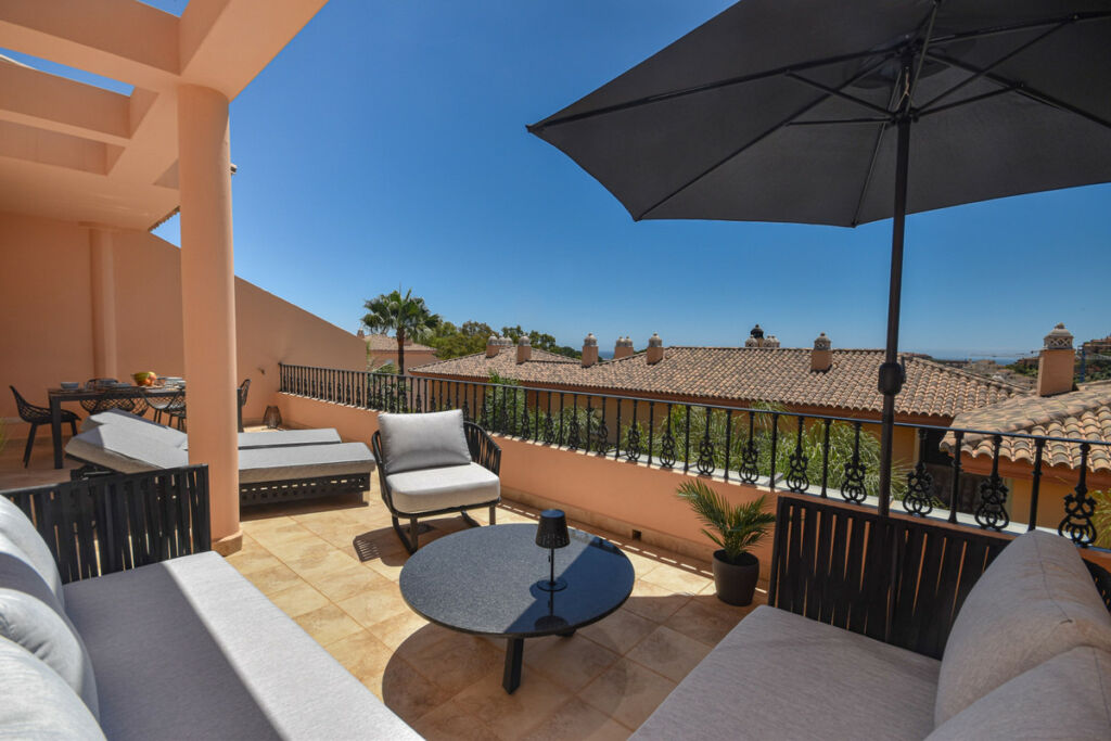 Penthouse Duplex Nueva Andalucía Málaga - image 2