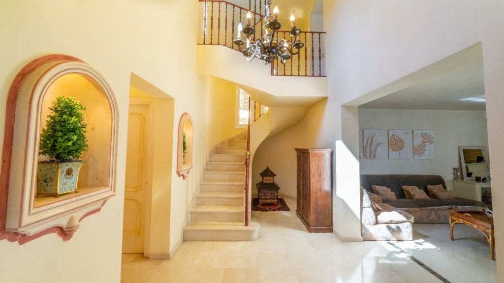 Detached Villa Sierra Blanca Málaga - image 2