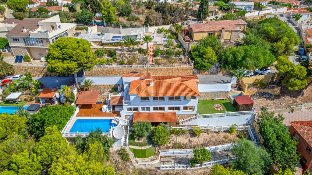 Detached Villa La Nucia Alicante - image 2