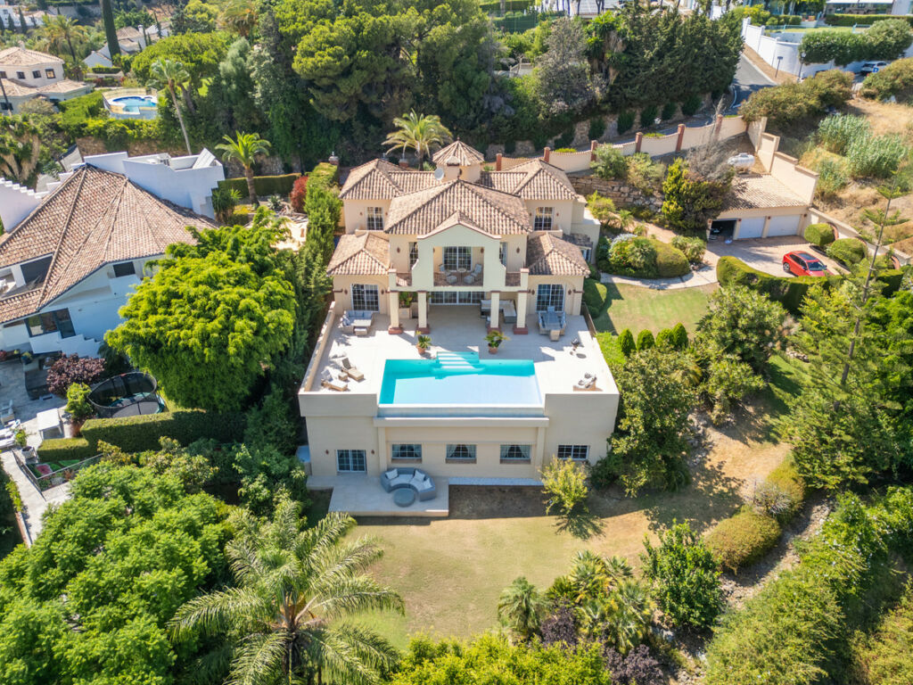 Detached Villa Benahavís Málaga - image 2