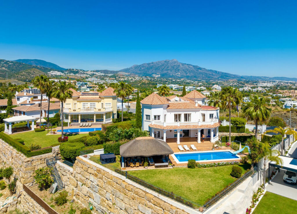 Detached Villa Benahavís Málaga - image 2