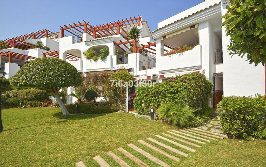 Ground Floor Apartment San Pedro de Alcántara Málaga - image 2