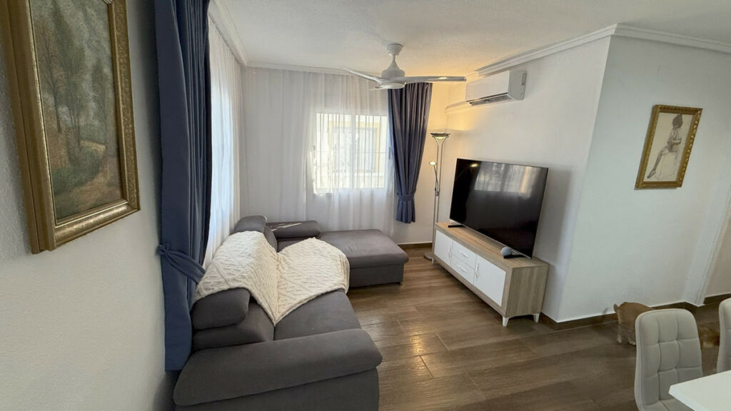 Detached Villa La Zenia Alicante - image 2
