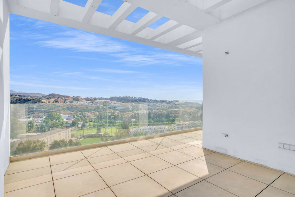 Middle Floor Apartment La Cala de Mijas Málaga - image 2