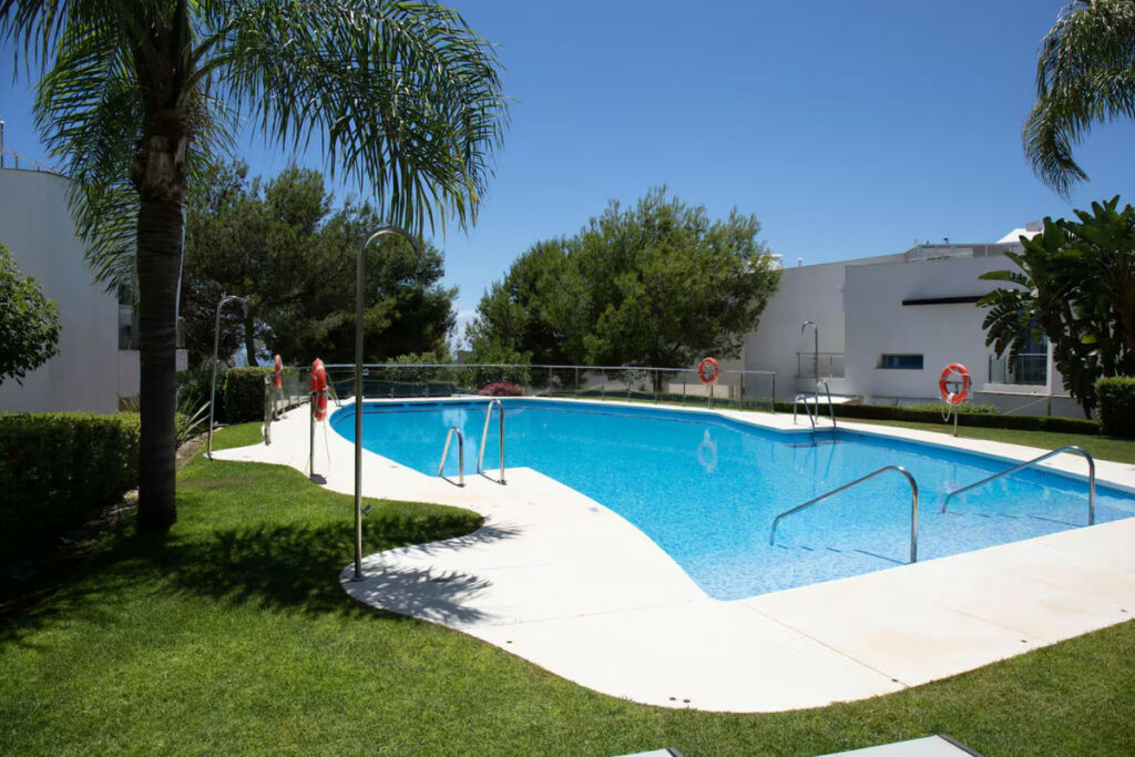 Townhouse Sierra Blanca Málaga - image 2