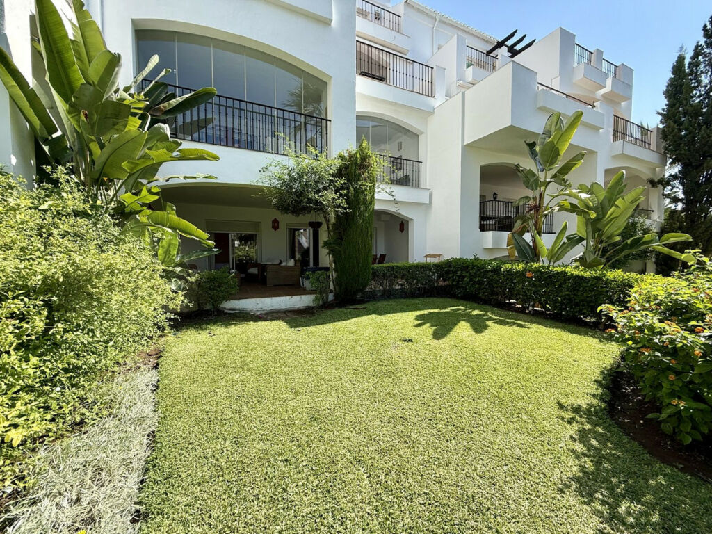 Ground Floor Apartment The Golden Mile Málaga - image 2
