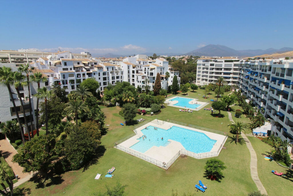 Middle Floor Apartment Puerto Banús Málaga - image 19