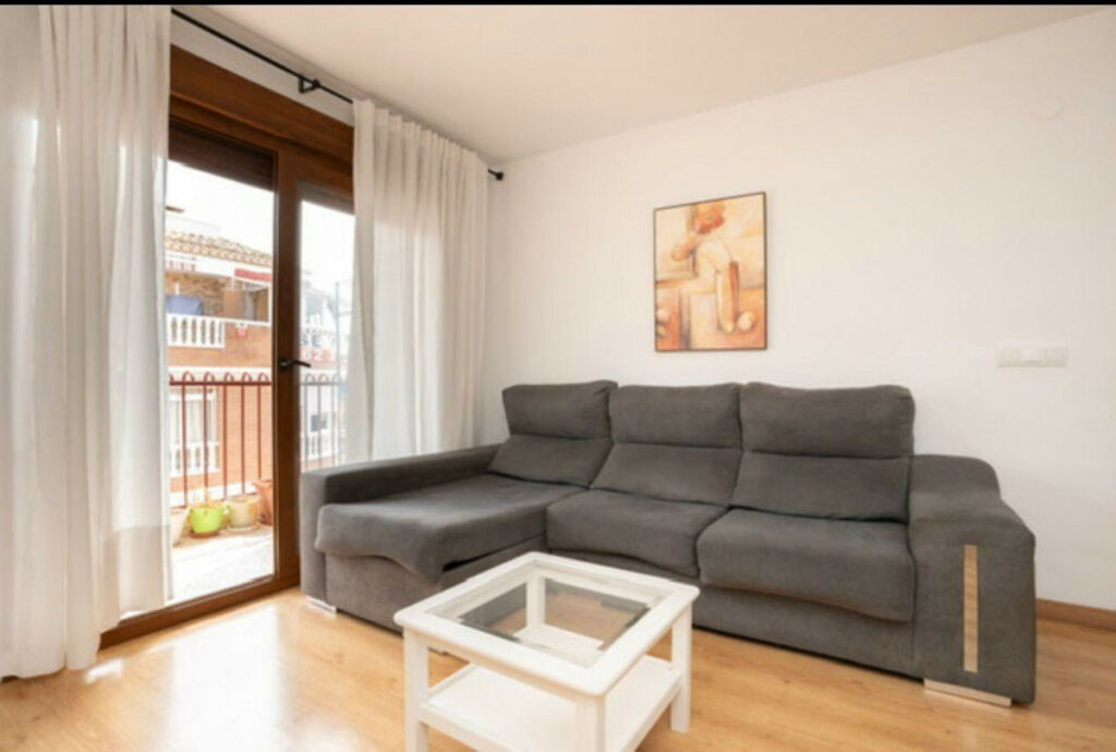 Middle Floor Apartment Torrevieja Alicante - image 2