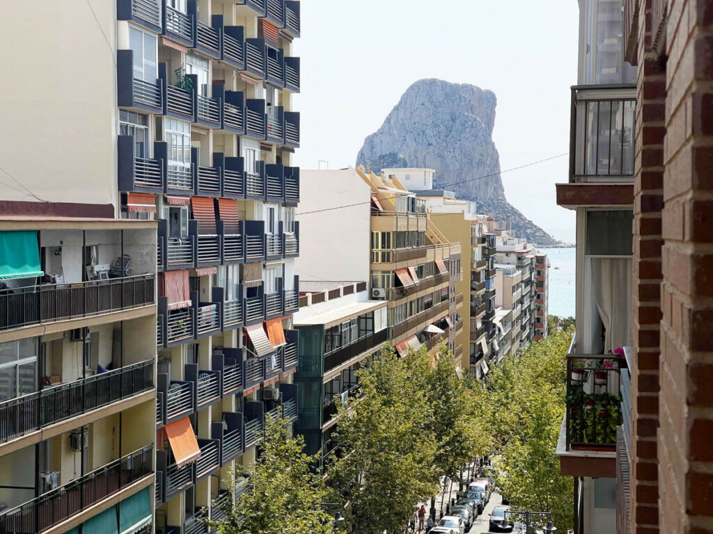 Middle Floor Apartment Calpe Alicante - image 2