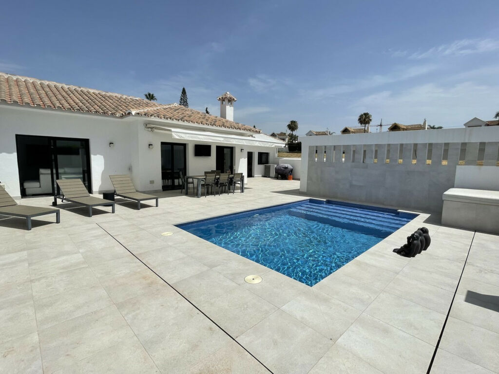 Detached Villa San Pedro de Alcántara Málaga - image 2