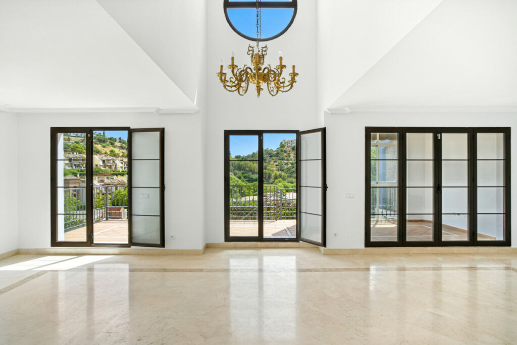 Townhouse Los Arqueros Málaga - image 2