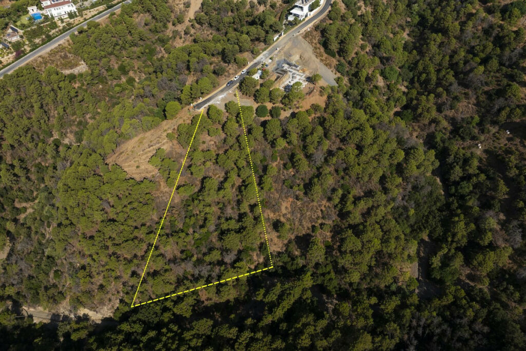 Residential Plot Benahavís Málaga - image 3