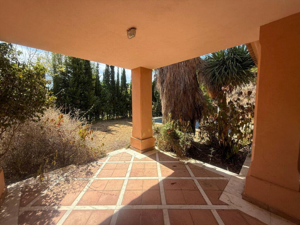 Townhouse Nueva Andalucía Málaga - image 2