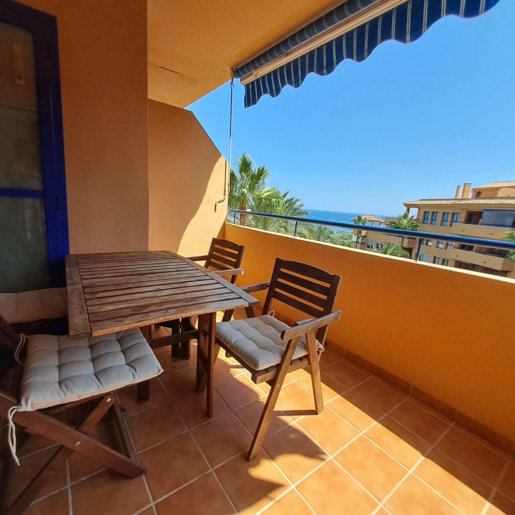 Middle Floor Apartment Manilva Málaga - image 2