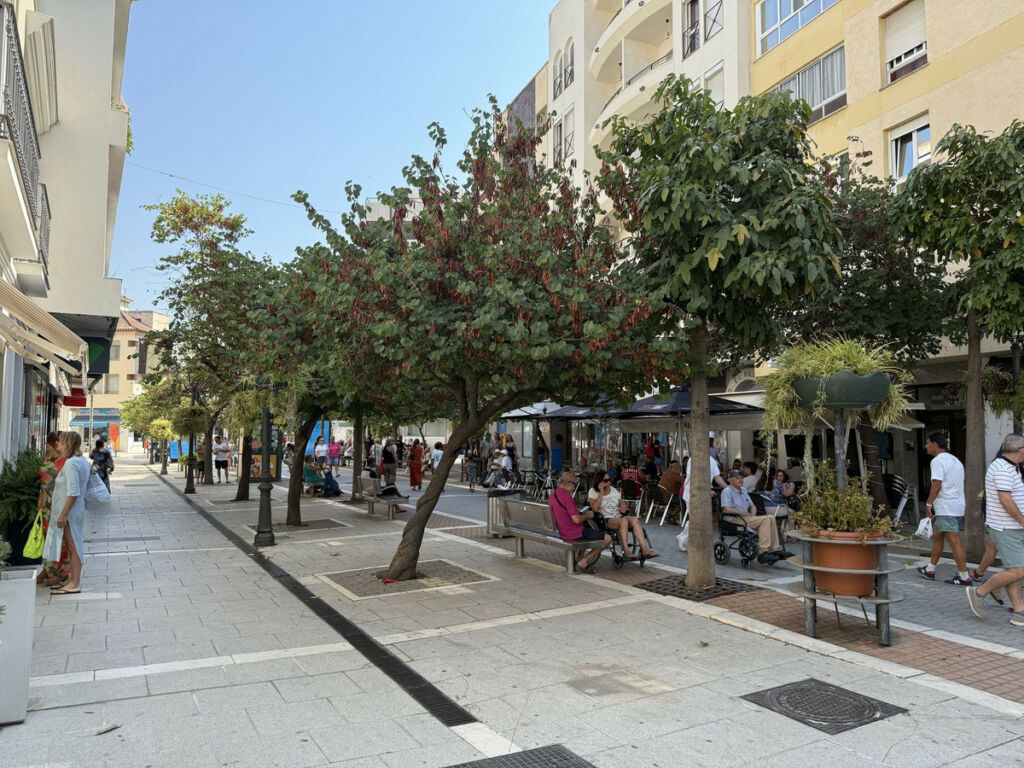 Top Floor Apartment Estepona Málaga - image 2