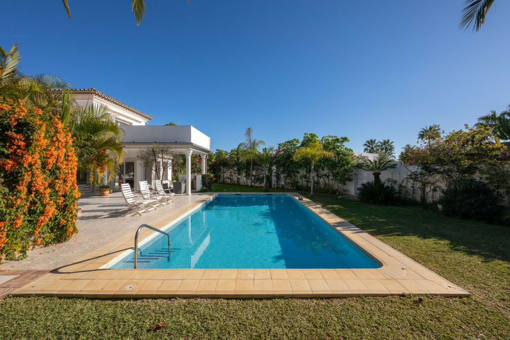 Detached Villa Marbesa Málaga - image 2