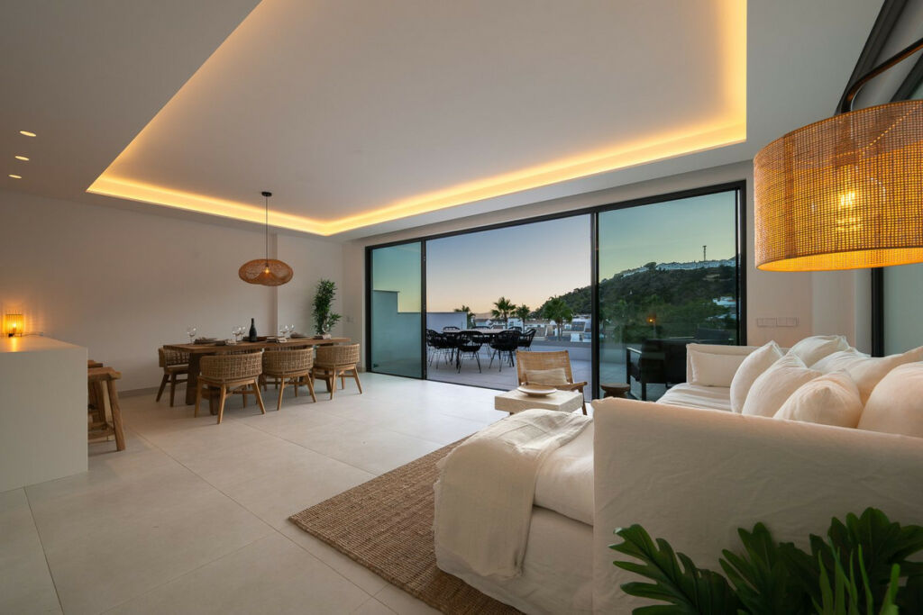 Detached Villa Benalmadena Pueblo Málaga - image 3