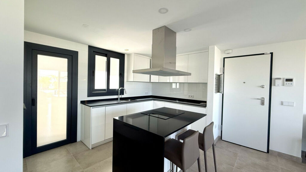 Ground Floor Apartment Atalaya Málaga - image 2