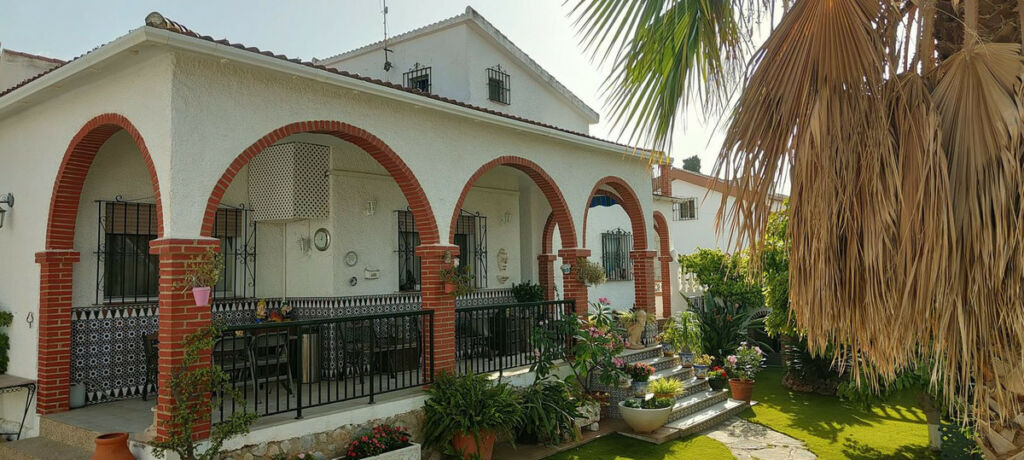 Detached Villa Alhaurín de la Torre Málaga - image 2
