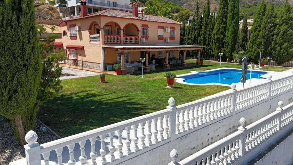 Detached Villa Alhaurín de la Torre Málaga - image 2