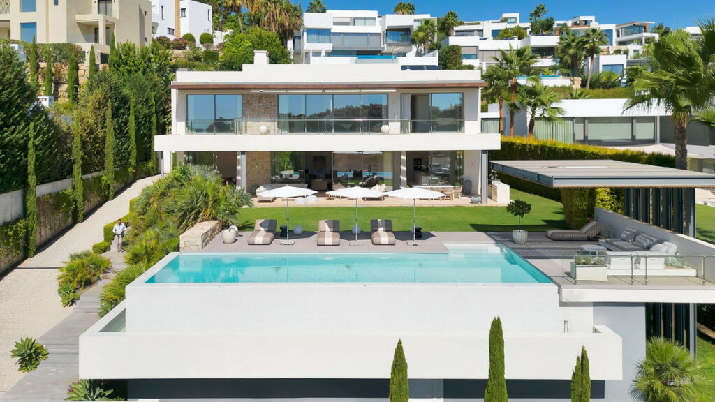 Detached Villa Benahavís Málaga - image 2