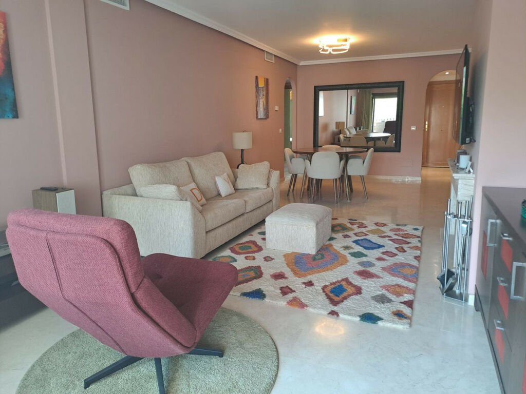 Middle Floor Apartment Benahavís Málaga - image 2