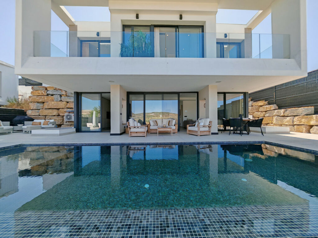Detached Villa Estepona Málaga - image 6