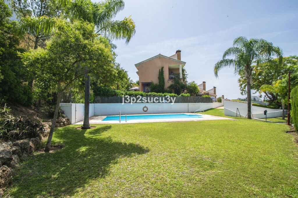 Semi-Detached House Estepona Málaga - image 2