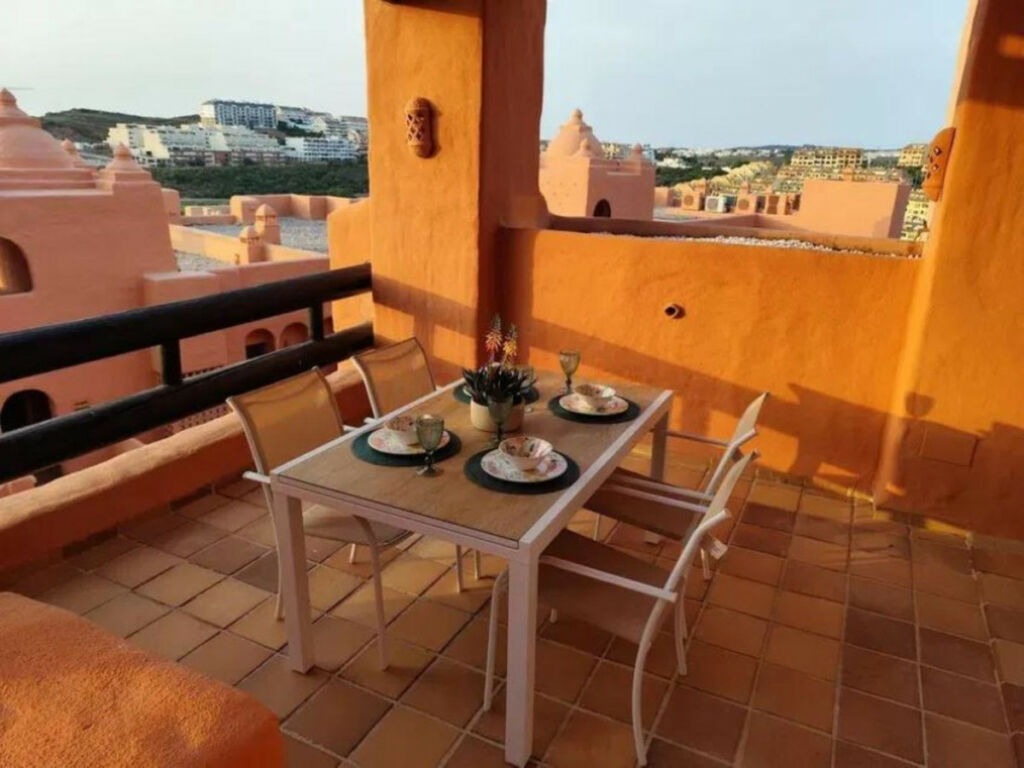 Middle Floor Apartment Manilva Málaga - image 2