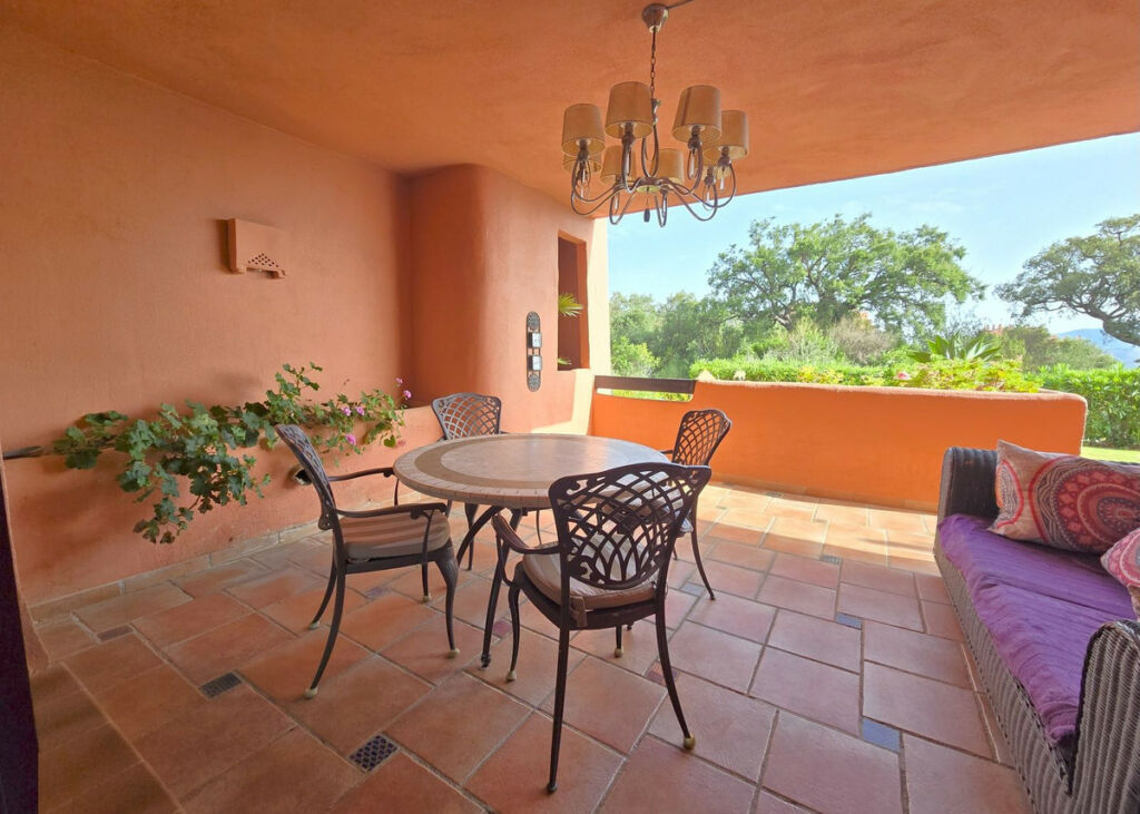 Ground Floor Apartment La Mairena Málaga - image 2