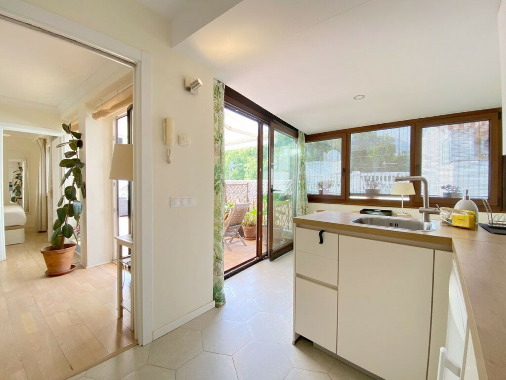 Top Floor Apartment Marbella Málaga - image 2