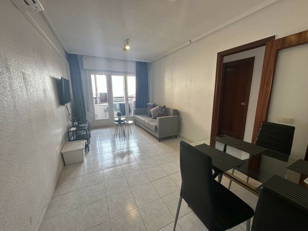 Middle Floor Apartment Torrevieja Alicante - image 2