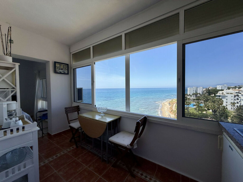 Middle Floor Apartment Calahonda Málaga - image 2